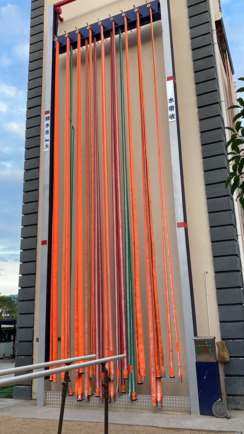 消防水帶自動(dòng)晾曬收卷機(jī)